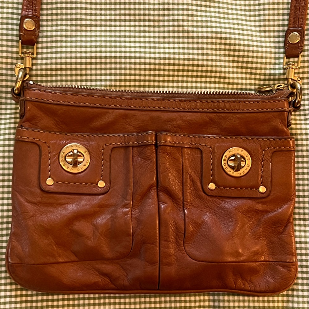 Marc by Marc Jacobs Totally Turnock Percy Leather Crossybody in Cognac